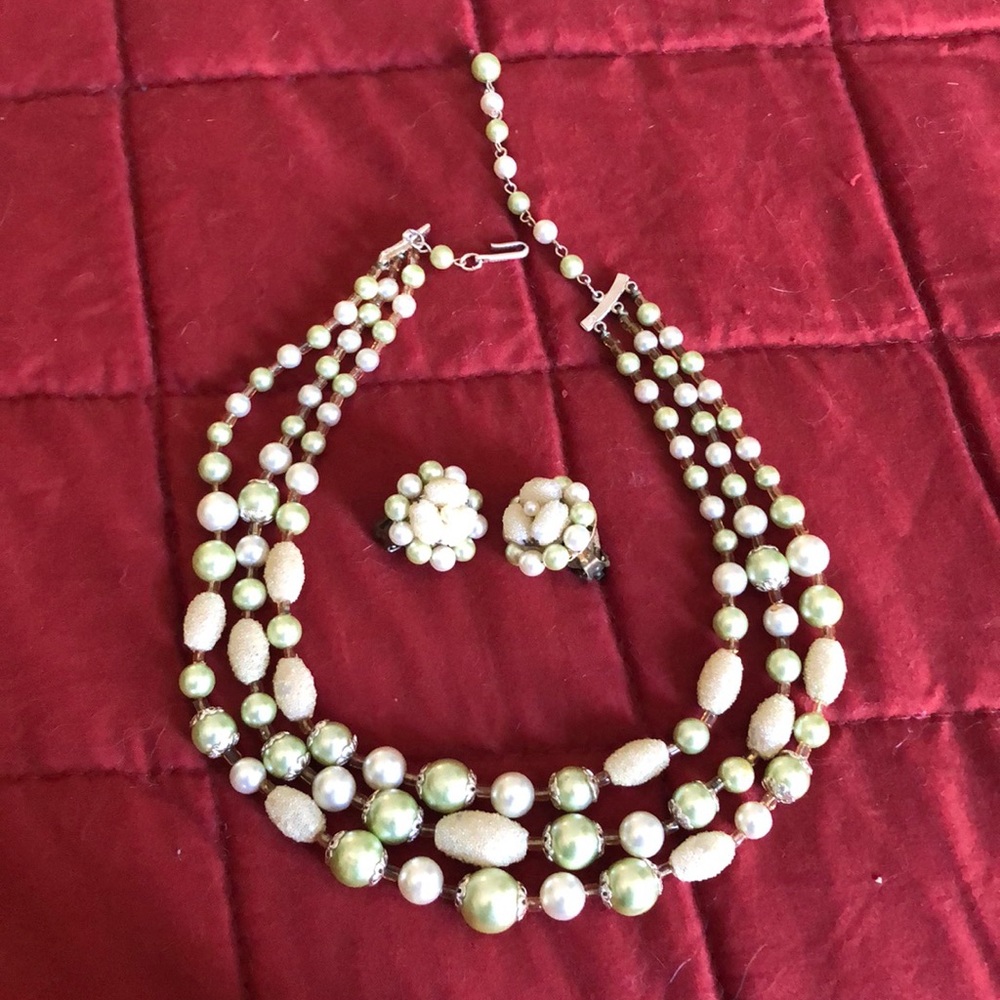 🌈😍Truly Vintage necklace and earring set💋🥰
